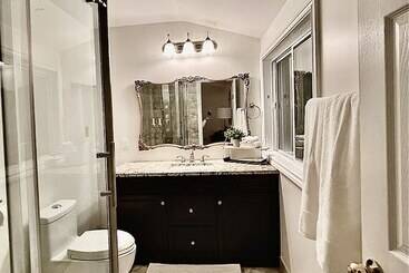 تختخواب و صبحانه Settlers Suites