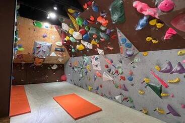 Climb Inn Cocomo