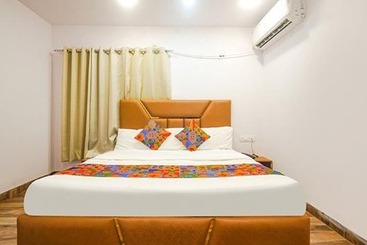 Fabhotel Midnight Inn
