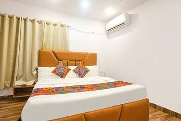 Fabhotel Midnight Inn