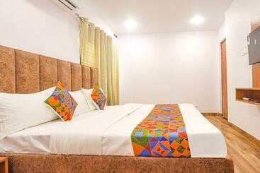 Fabhotel Midnight Inn
