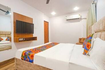 Fabhotel Midnight Inn