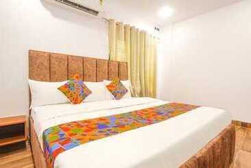 Fabhotel Midnight Inn