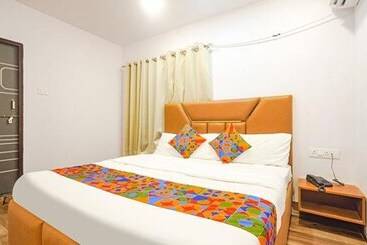 Fabhotel Midnight Inn