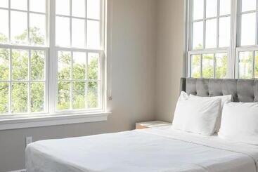 هتل Bywater Suite