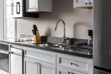 هتل Bywater Suite