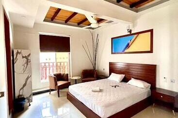 هتل Summit Resorts