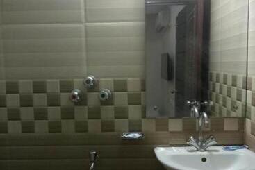 Royal Living Hotel & Suites