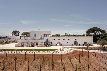 هتل Masseria Auraterrae