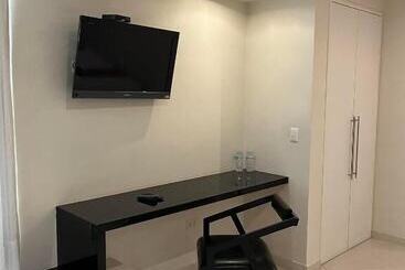 هتل Zújmú Business Boutique