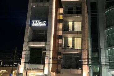 هتل Zújmú Business Boutique