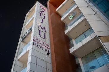 هتل Zújmú Business Boutique