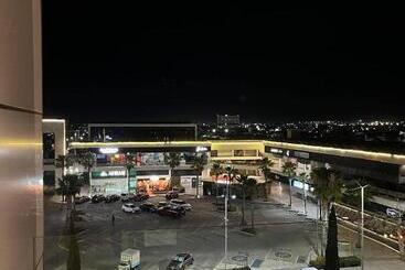 هتل Zújmú Business Boutique