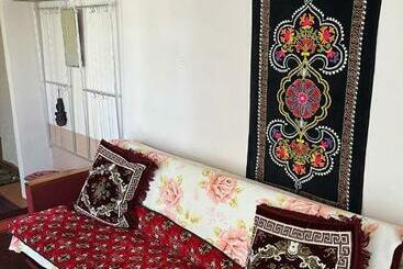 Hostel Tasmin Mexr регистан