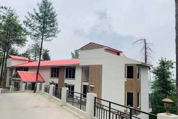 هتل Kashmiri Lodges