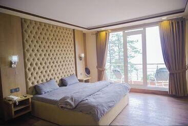 هتل Kashmiri Lodges