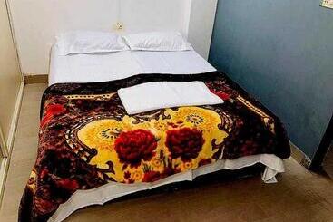 O Dev Hotel Mansarovar