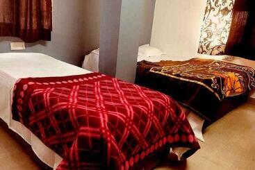 O Dev Hotel Mansarovar