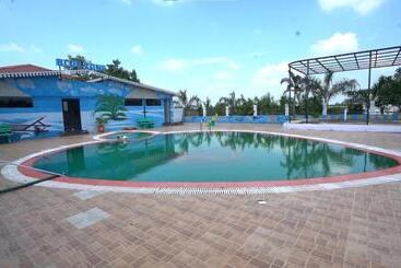 هتل Strawberry Resort