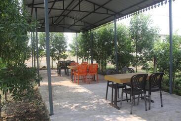 هتل Strawberry Resort
