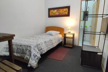 پانسیون Hostal Antonella Los Angeles
