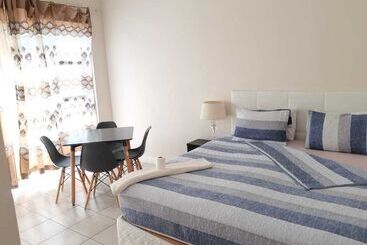 پانسیون Neo & Ruks Bellville Guesthouse