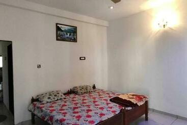 Пансион Oyo Home 81057 Mahakali Homestay