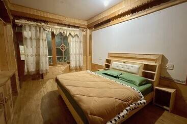 هاستل Diamond Valley X One Light Stays