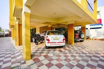 Fabhotel Himalay