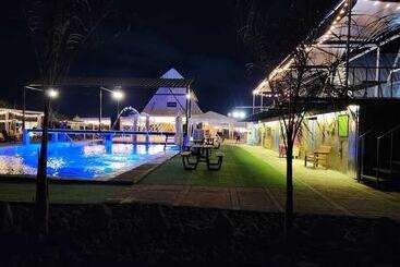 בית מלון כפרי Hanin Town