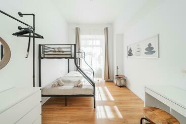 Modern Central City Rooms - Wenen
