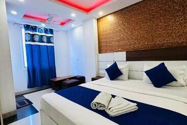 هتل Park Suites Near Igi Airport Terminal 3