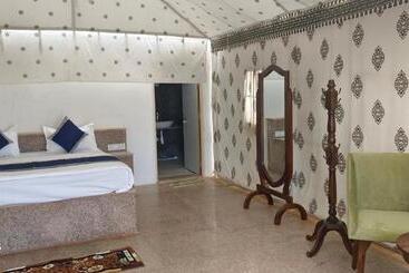 هتل Sam Desert Dunes Camp