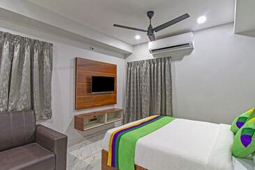 هتل Treebo Abhi Suites, Guntur