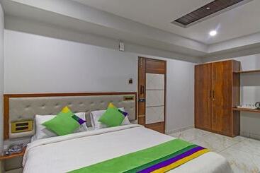 هتل Treebo Abhi Suites, Guntur