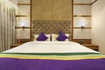 호텔 Treebo Premium Savera Inn