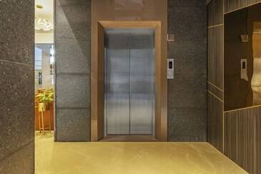 호텔 Treebo Premium Savera Inn