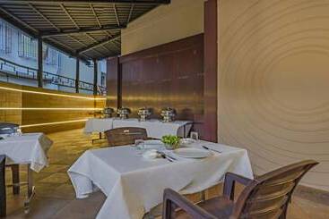 호텔 Treebo Premium Savera Inn