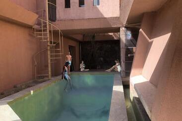پانسیون The Twin Grand Apartments And Guest House