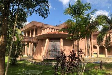 پانسیون The Twin Grand Apartments And Guest House
