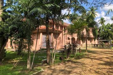 پانسیون The Twin Grand Apartments And Guest House
