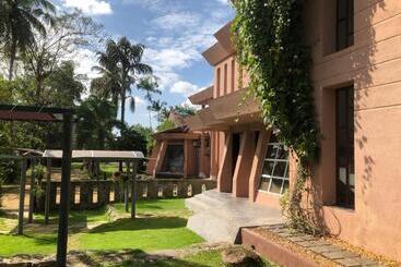 پانسیون The Twin Grand Apartments And Guest House