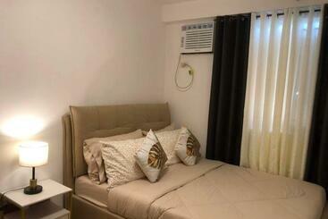 Arezzo Condo Staycation