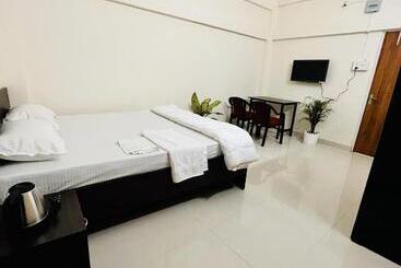 هتل Queen S Residency