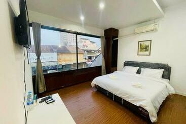 Lamoon Hostel