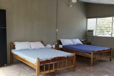 پانسیون Hostal El Porrón