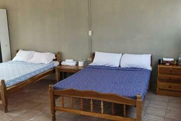 پانسیون Hostal El Porrón