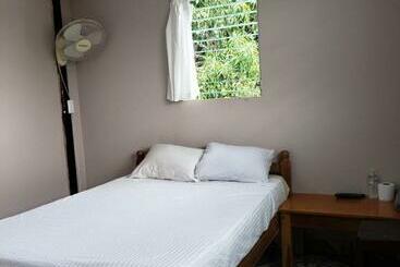 پانسیون Hostal El Porrón