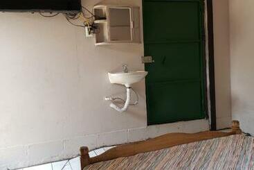 پانسیون Hostal El Porrón