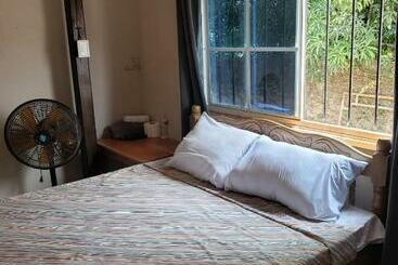 پانسیون Hostal El Porrón